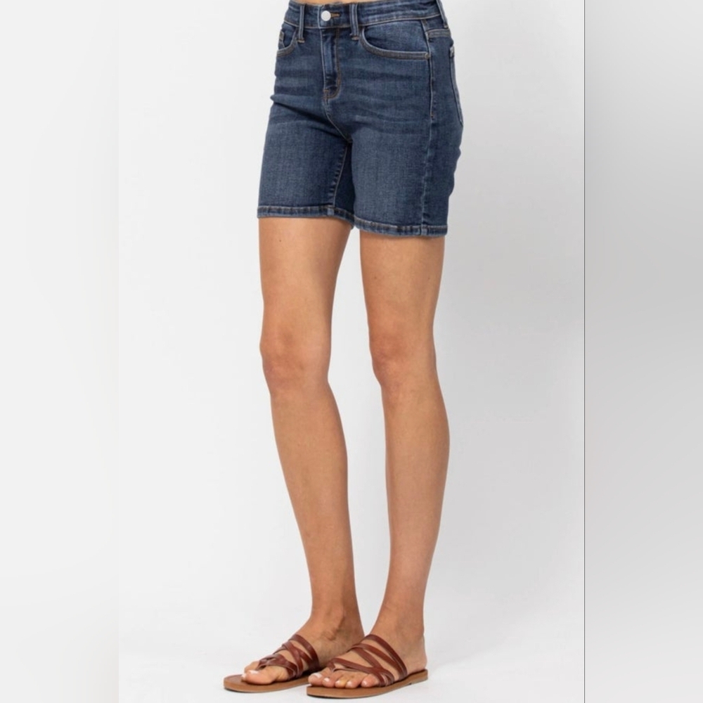 Judy Blue Dark Wash Jean Shorts Like New - Picture 2 of 2